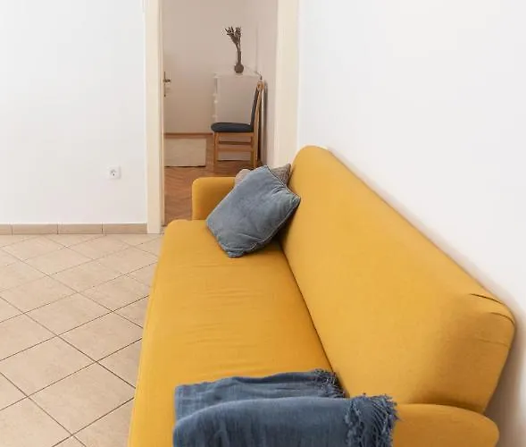 Carduelis Apartment Split